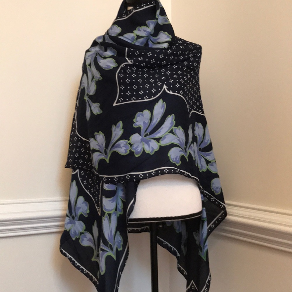 Beautiful oversize all season scarf